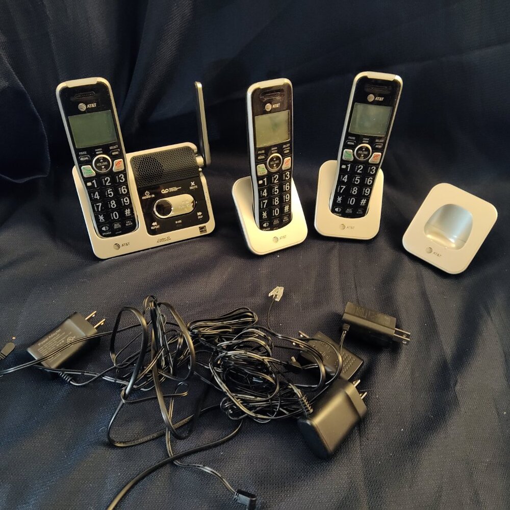 AT&T BL102 -3 Cordless Phone Answering System - 3 Handsets Intercom USA